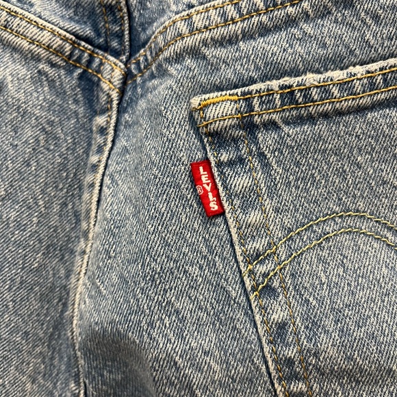 Levi’s 501 Mid-thigh Shorts - Picture 6 of 13